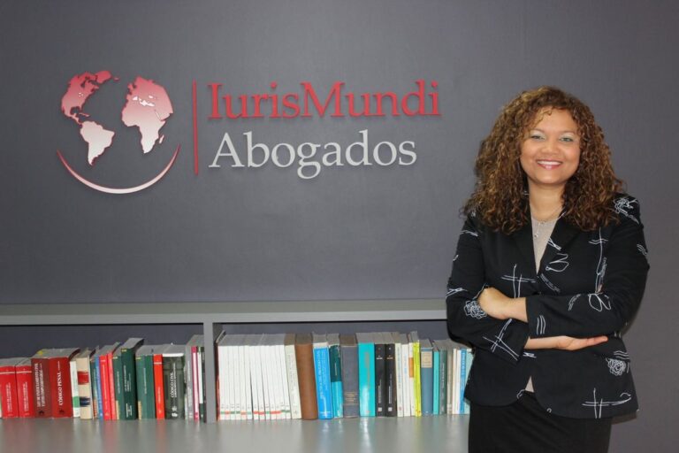 Abogada Yeny Batista llama a migrantes dominicanos a regularizarse en España antes del 30 de junio