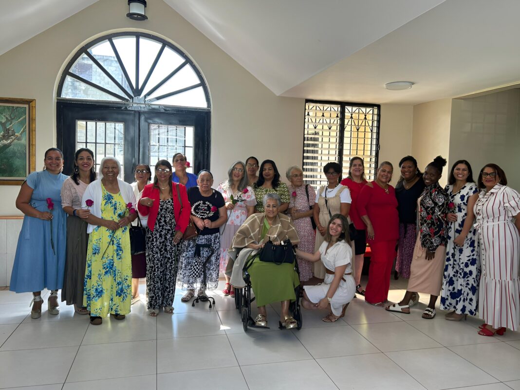 Iglesia de Jesucristo rinde homenaje a las madres en el Barrio Mirador