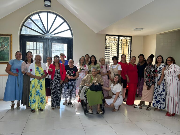 Iglesia de Jesucristo rinde homenaje a las madres en el Barrio Mirador