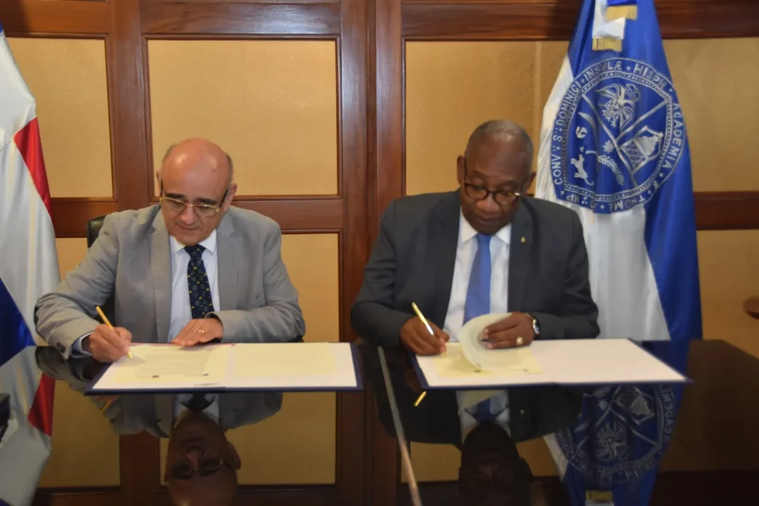 Rector de la UASD y su homólogo de la Universidad Nacional de Colombia firman acuerdo de colaboración interinstitucional