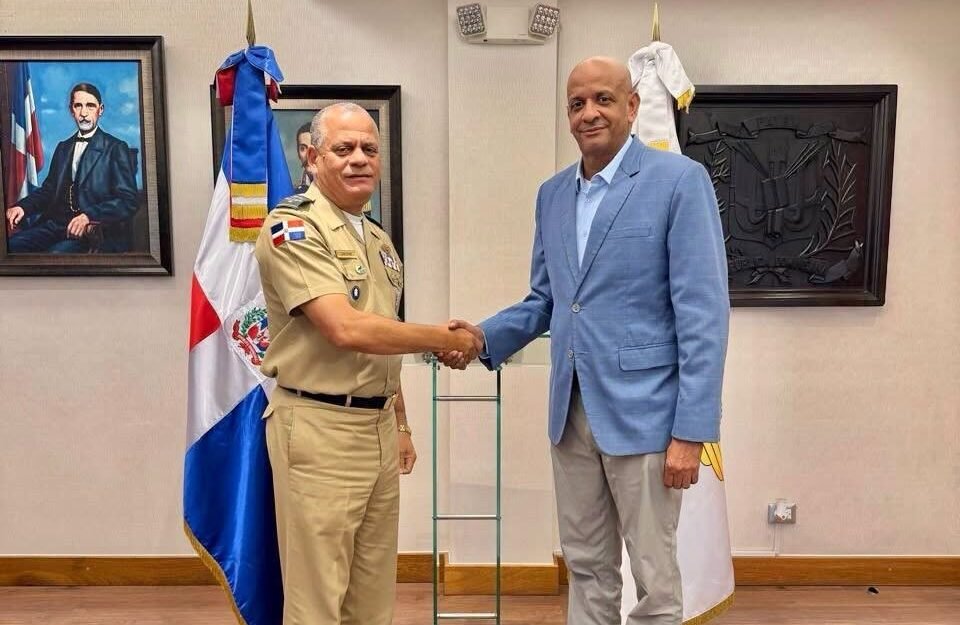 Director del COE realiza visita de cortesía al Ministerio de Defensa