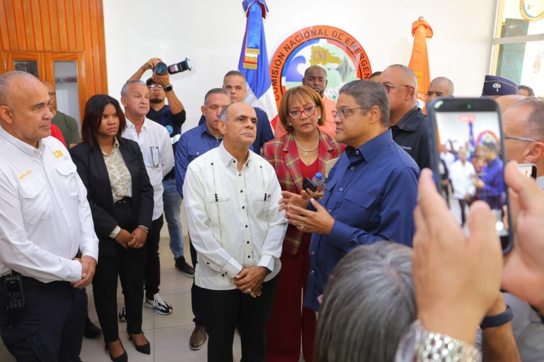 Carlos Manuel Paulino Cárdenas asume la presidencia de la CNE y la dirección ejecutiva de la Defensa Civil