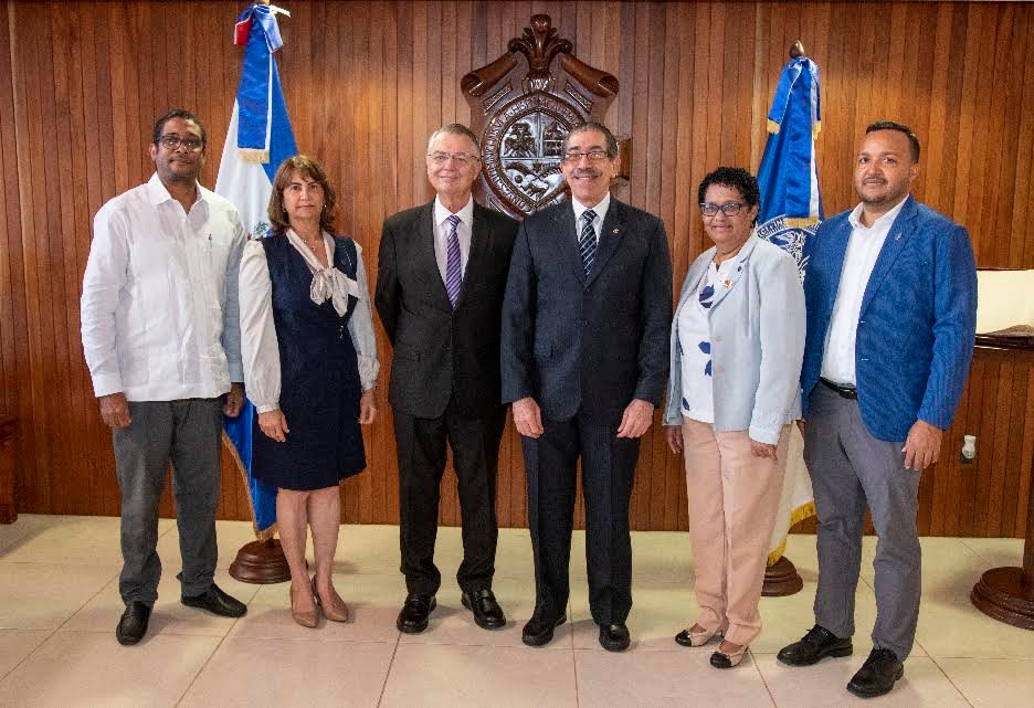 RECTOR RECIBE VISITA DIRECTOR ARGENTINO DEL INSTITUTO LATINOAMERICANO APRENDE VIRTUAL