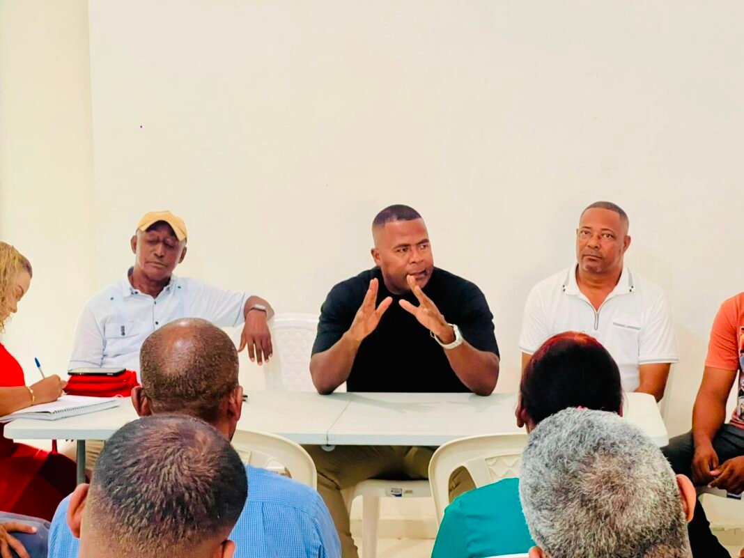 Eudys Montero encabeza jornada de organización del proyecto Wellington Arnaud 28/32 en La Caleta