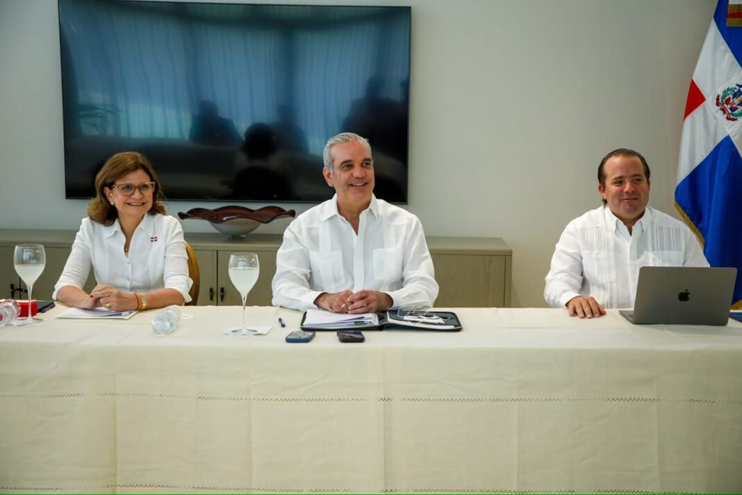 Presidente Abinader reitera inversiones para desarrollo de Santiago; destinarán RD$9,000 millones para Acueducto Cibao Central y RD$1,700 millones para mejorar hospitales