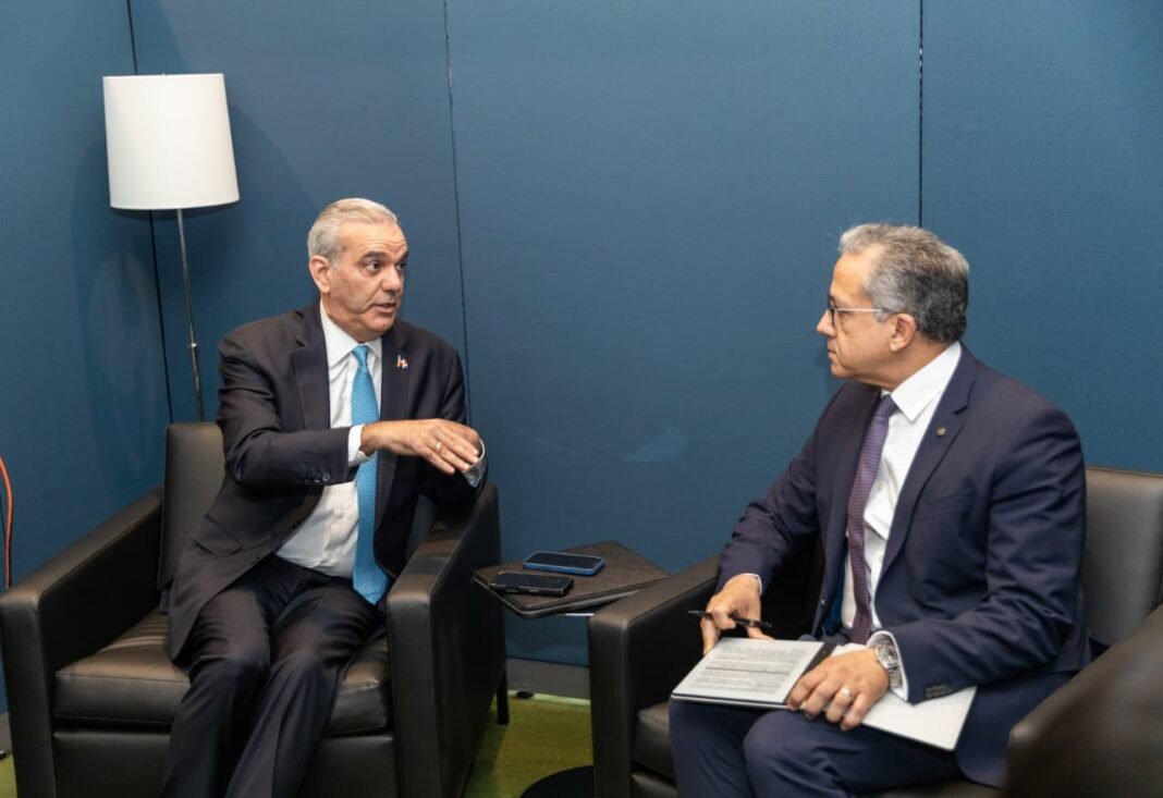 Director general de la UNESCO y el presidente Abinader conversaron sobre los avances de República Dominicana reflejados en el reporte Global Education Monitoring Report 2026