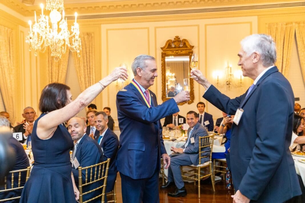 Presidente Abinader es reconocido con la Insignia de Oro, el más alto honor de Americas Society por su liderazgo y el impacto de su gestión en la República Dominicana y el hemisferio
