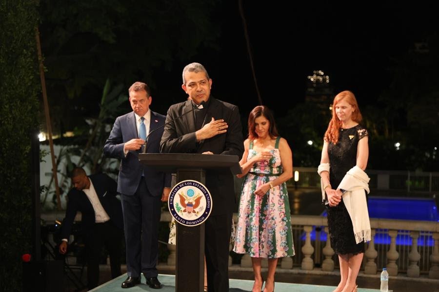 Embajadora de los Estados Unidos ofrece recepción para celebrar que la República Dominicana se una al Consenso de Ginebra