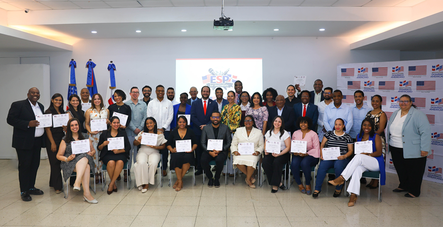 El Domínico Americano y la Embajada de los Estados Unidos en Santo Domingo celebran la graduación de más de 45 periodistas del Programa Inglés para Periodistas