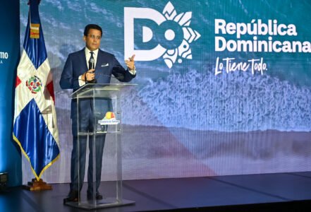 David Collado y Jorge Lemus presentan alianza entre turismo y Visa internacional.