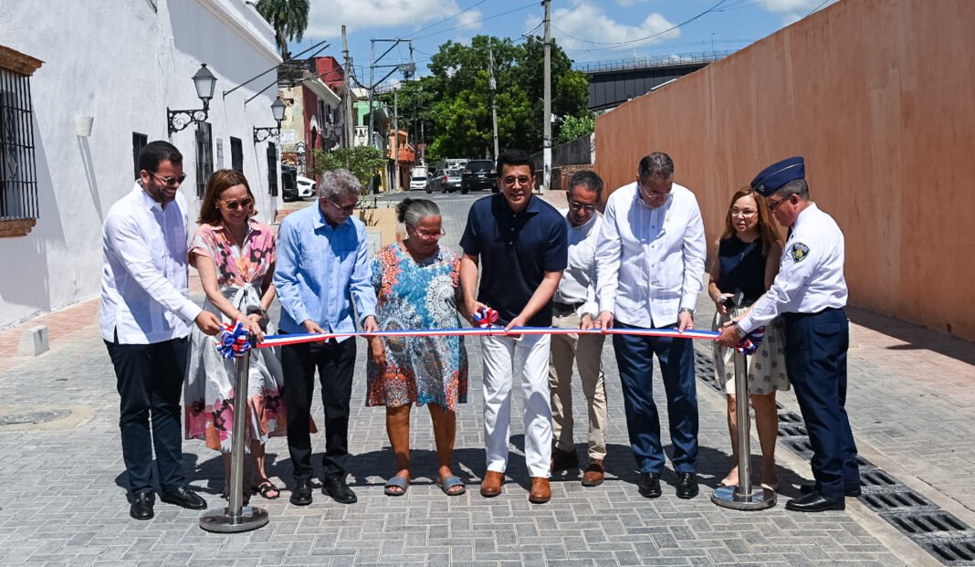 David Collado concluye entregas de calles intervenidas en Ciudad Colonial por 221 millones pesos
