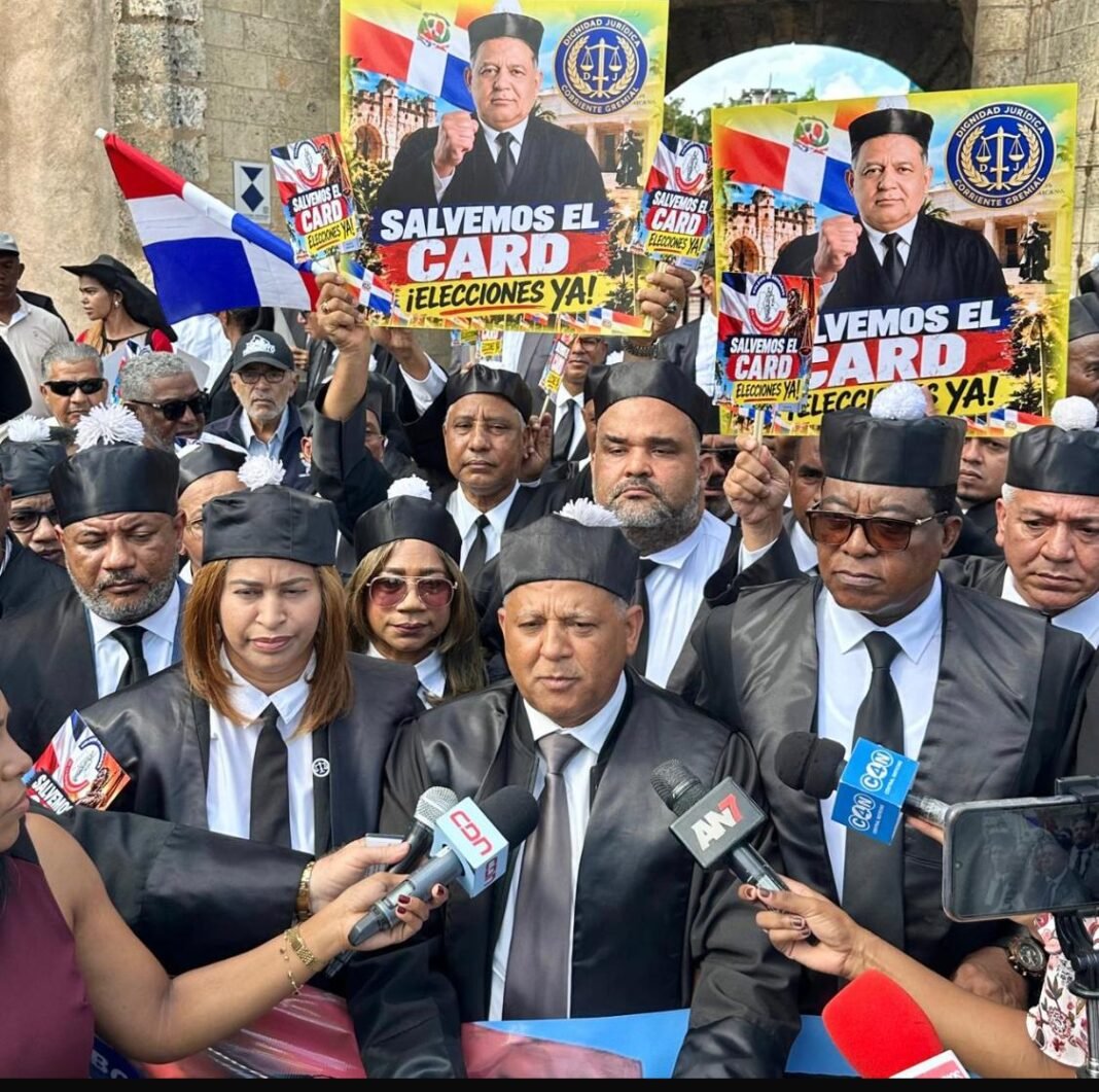 Candidato de Dignidad Jurídica, Isael Rodríguez, junto a representantes de otras corrientes gremiales reclaman convocatoria a elecciones y conformación de comisión electoral