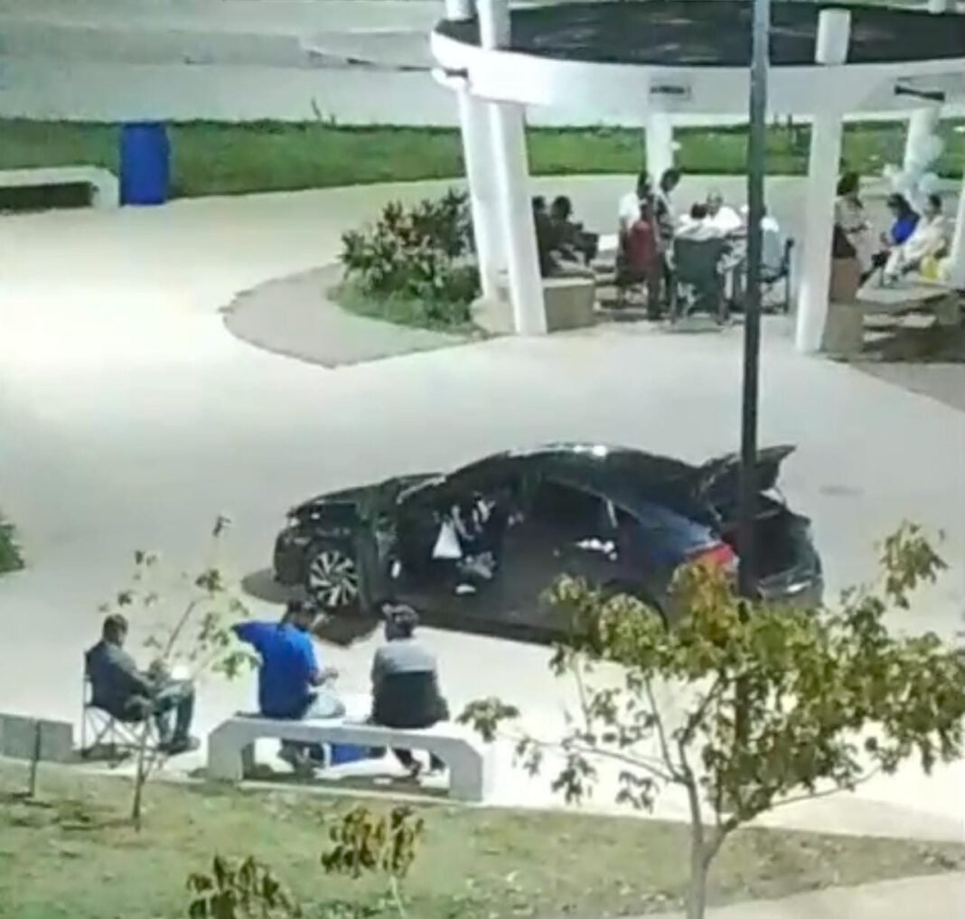 DEL PARQUE FAMILIAR AL “TETEO”: DENUNCIAN VEHÍCULOS SOBRE ÁREAS PEATONALES, BOCINAS A TODO VOLUMEN Y CONSUMO DE ALCOHOL EN LA GAVIOTA