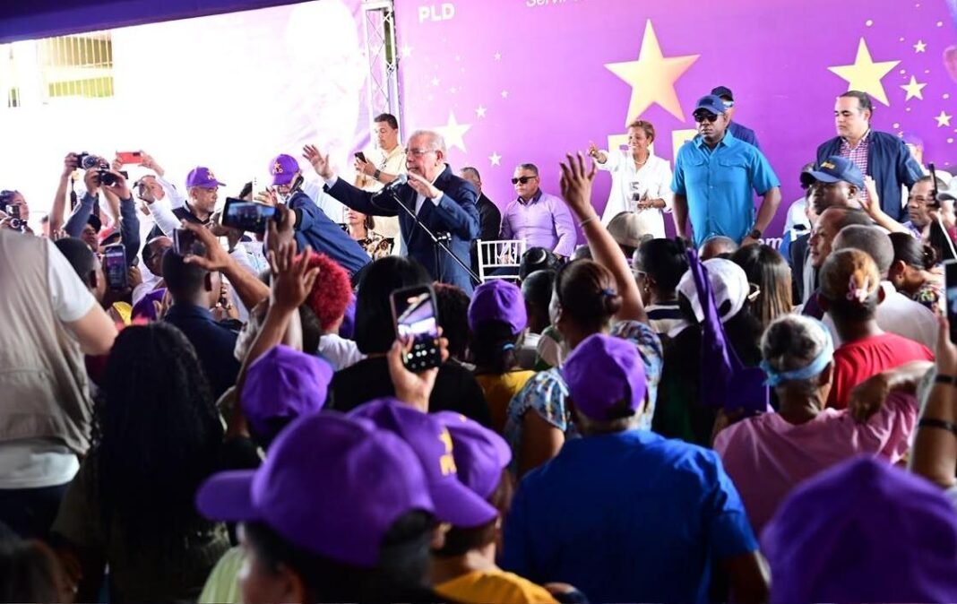 Masiva juramentación de 3 mil nuevos miembros en el PLD en Jarabacoa, La Vega