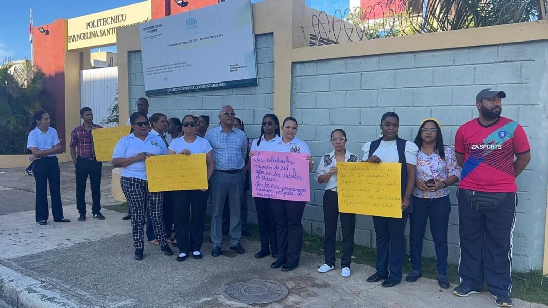 TENSIÓN EN CIUDAD JUAN BOSCH: DOCENTES DENUNCIAN SUPUESTA PERSECUCIÓN Y EXIGEN RESPUESTAS