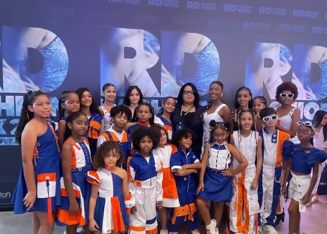 DIRAGO deslumbra en RD Fashion Week Kids 2026 con 22 diseños de su colección «Destello Urbano»