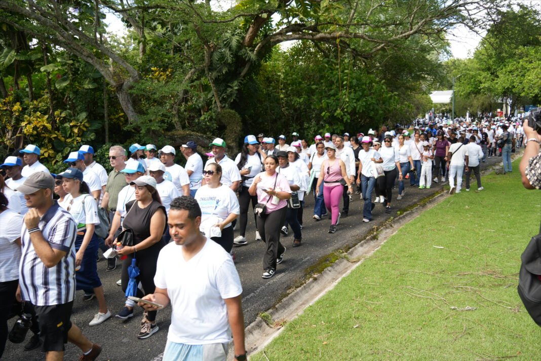 SNS realiza primera caminata por la salud mental y destaca aumento de camas para atención especializada
